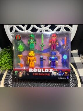 Roblox Action Collection - Super Doomspire Four Figure Pack & Exclusive Virtual